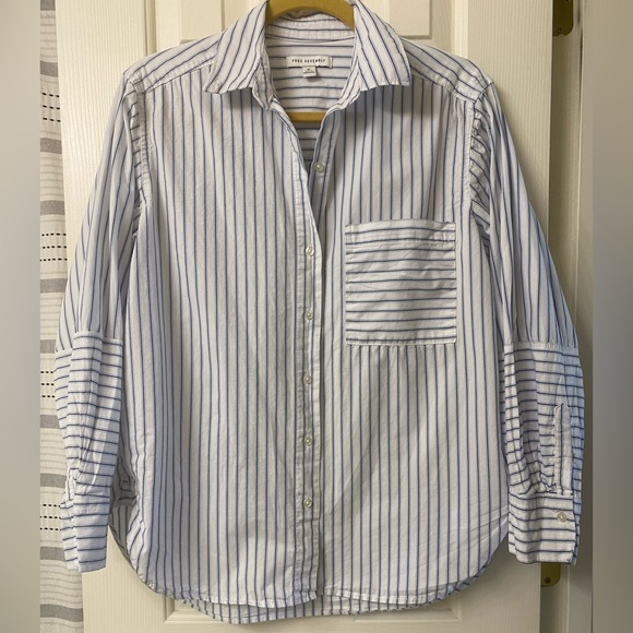 Free Assembly Classic Striped Button-Up Shirt Size Medium - Picture 1 of 16